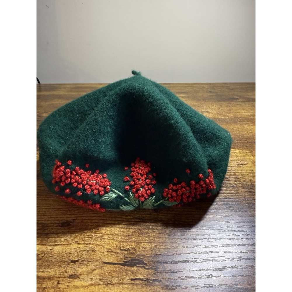 Hand-embroidered green wool beret with Delicate Red Berries And Green Leaves - Picture 3 of 5